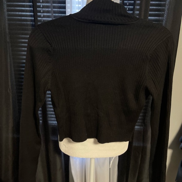 New Black Zara Cropped Turtleneck Sweater. Size Large - Picture 2 of 2